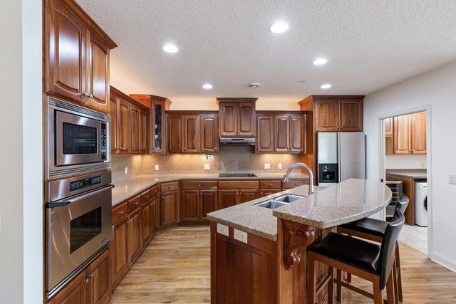 21957 Minnetonka Boulevard 17, Excelsior, MN 55331