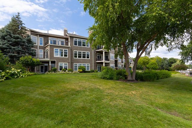 21957 Minnetonka Boulevard 17, Excelsior, MN 55331