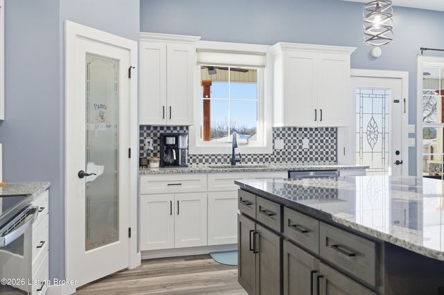 816 Otter Creek Rd, Vine Grove, KY 40175