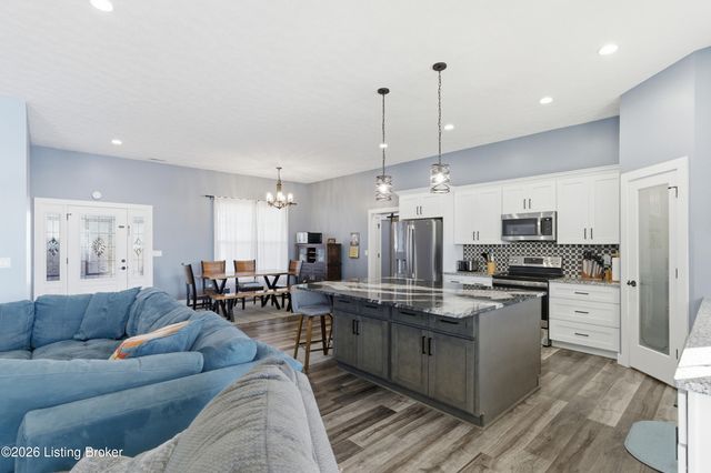 816 Otter Creek Rd, Vine Grove, KY 40175