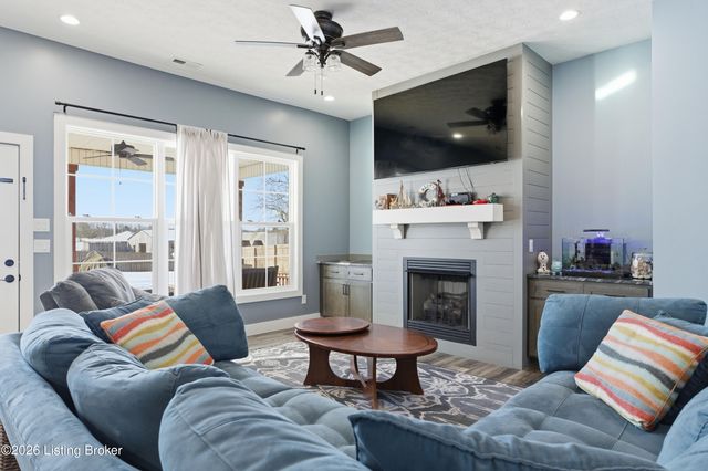 816 Otter Creek Rd, Vine Grove, KY 40175