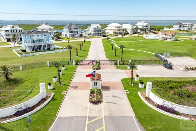 21305 Scissor Tail Ln, Galveston, TX 77554