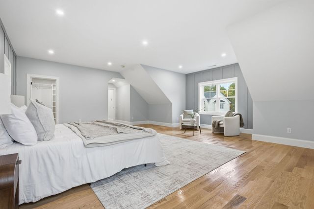 18 Druid Hill Ave, Burlington, MA 01803