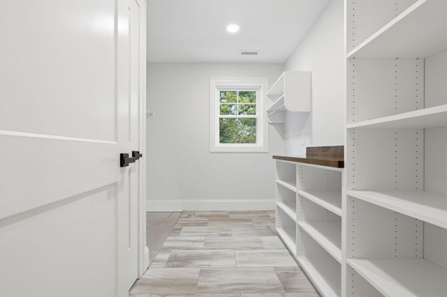 18 Druid Hill Ave, Burlington, MA 01803
