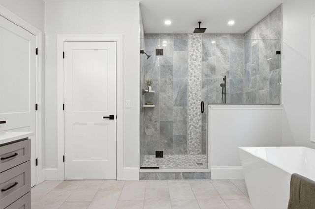 18 Druid Hill Ave, Burlington, MA 01803