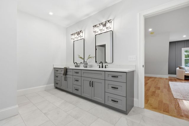 18 Druid Hill Ave, Burlington, MA 01803