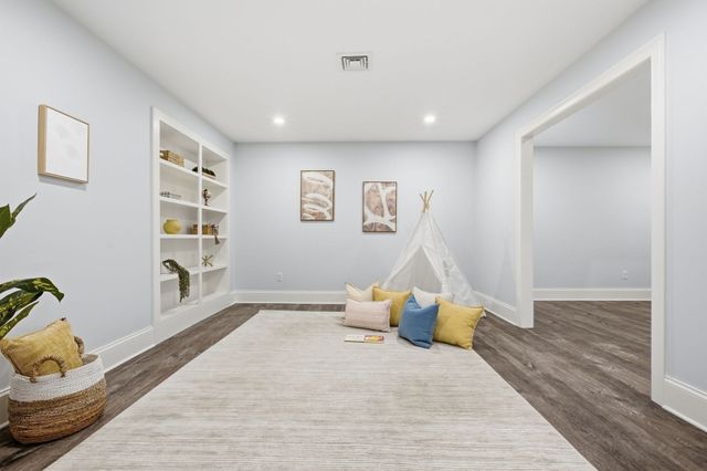 18 Druid Hill Ave, Burlington, MA 01803