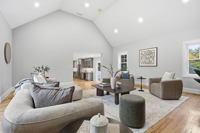 18 Druid Hill Ave, Burlington, MA 01803