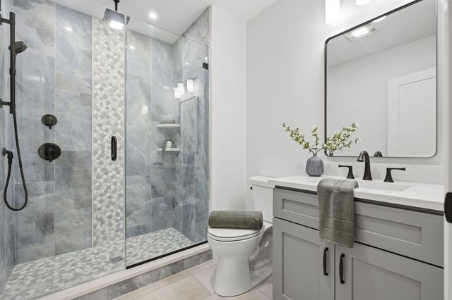 18 Druid Hill Ave, Burlington, MA 01803