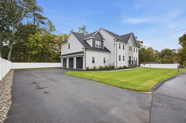 18 Druid Hill Ave, Burlington, MA 01803