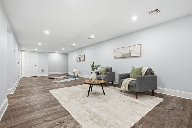 18 Druid Hill Ave, Burlington, MA 01803