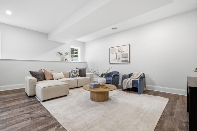 18 Druid Hill Ave, Burlington, MA 01803