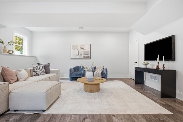 18 Druid Hill Ave, Burlington, MA 01803