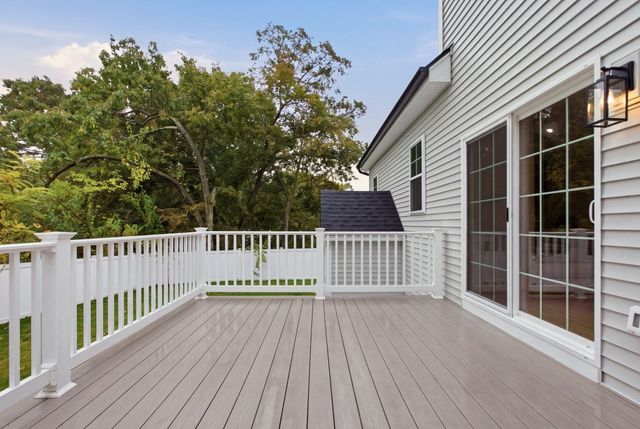 18 Druid Hill Ave, Burlington, MA 01803