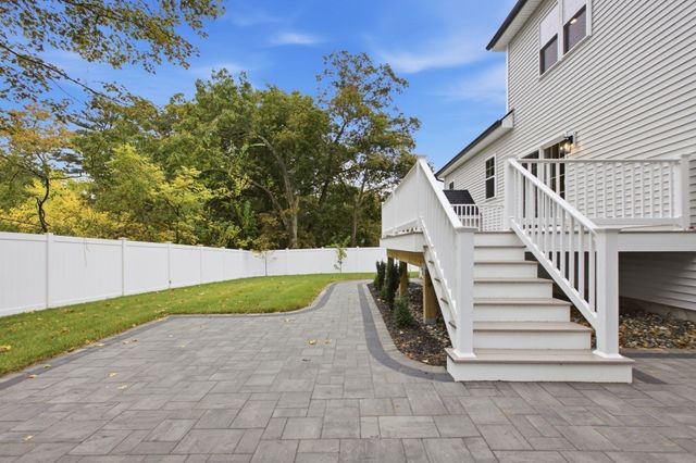 18 Druid Hill Ave, Burlington, MA 01803