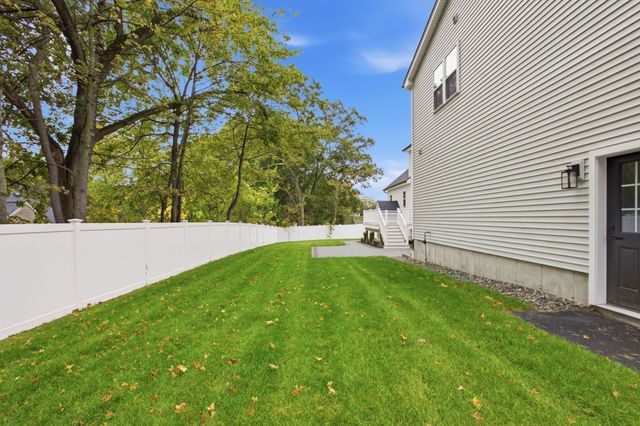 18 Druid Hill Ave, Burlington, MA 01803