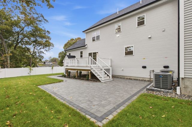 18 Druid Hill Ave, Burlington, MA 01803