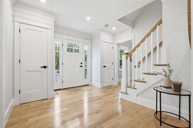 18 Druid Hill Ave, Burlington, MA 01803