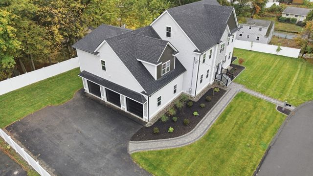 18 Druid Hill Ave, Burlington, MA 01803