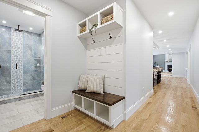 18 Druid Hill Ave, Burlington, MA 01803