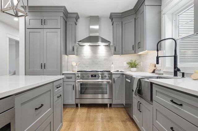 18 Druid Hill Ave, Burlington, MA 01803