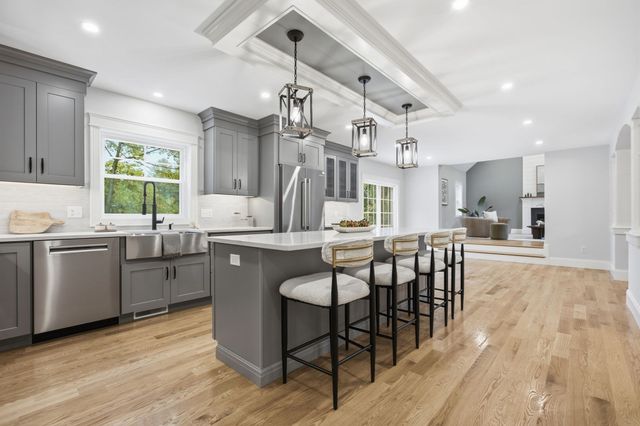 18 Druid Hill Ave, Burlington, MA 01803