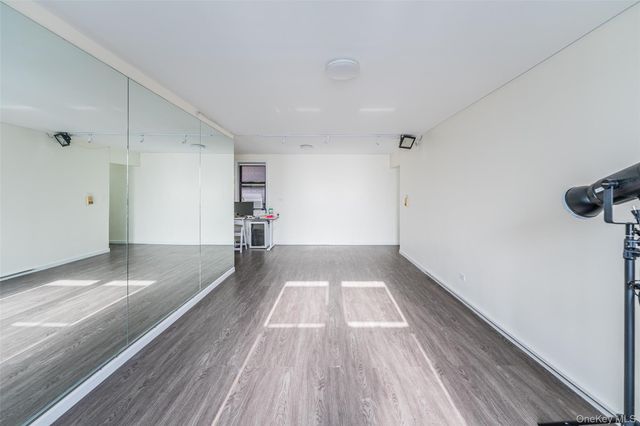 143-36 Barclay Avenue 1H, Flushing, NY 11355