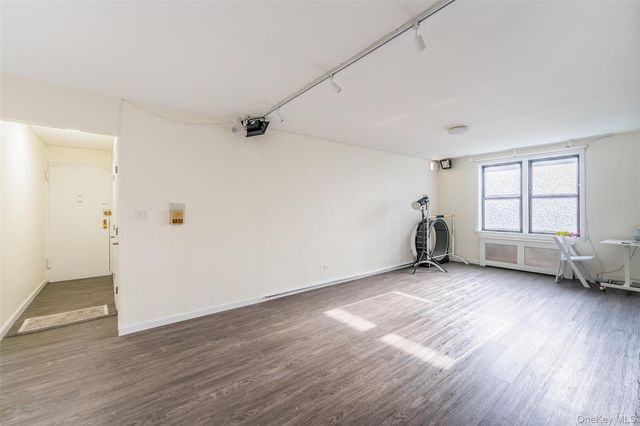 143-36 Barclay Avenue 1H, Flushing, NY 11355