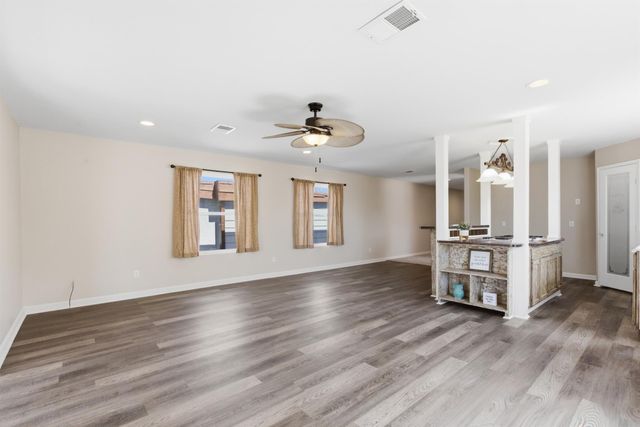 313 Grand Avenue, Bacliff, TX 77518