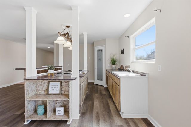 313 Grand Avenue, Bacliff, TX 77518