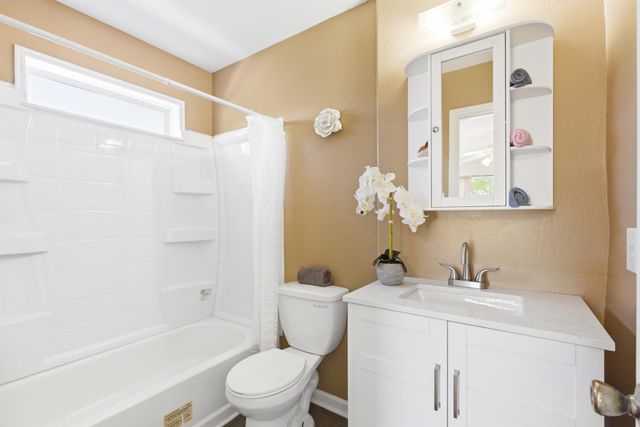 313 Grand Avenue, Bacliff, TX 77518