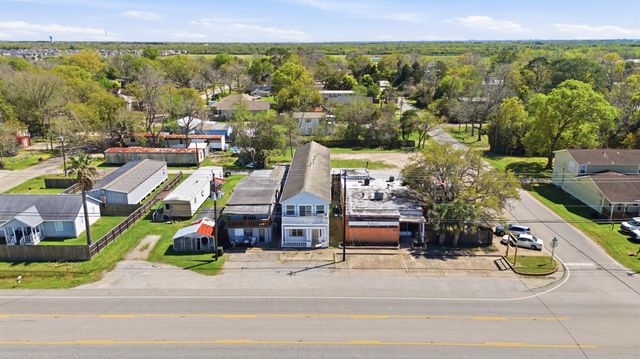 313 Grand Avenue, Bacliff, TX 77518