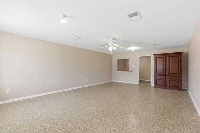 313 Grand Avenue, Bacliff, TX 77518