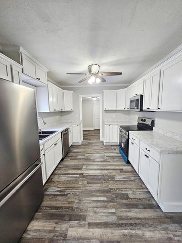 105 E Register Street, Geneva, AL 36340