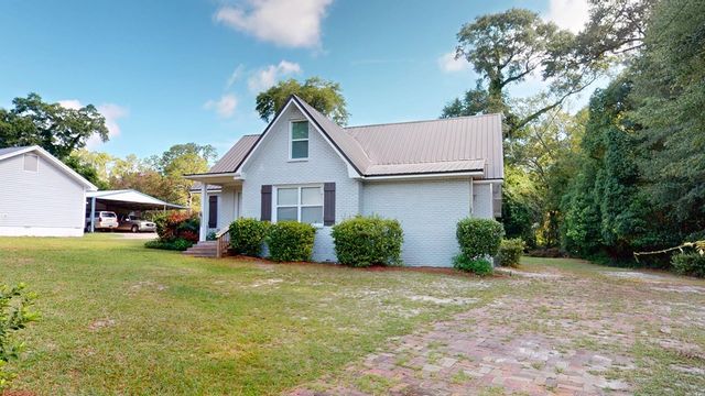 105 E Register Street, Geneva, AL 36340