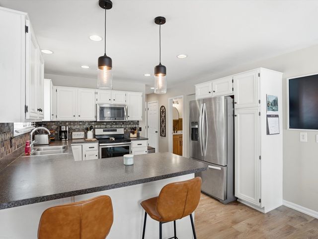 54537 Pine Street, New Baltimore, MI 48047