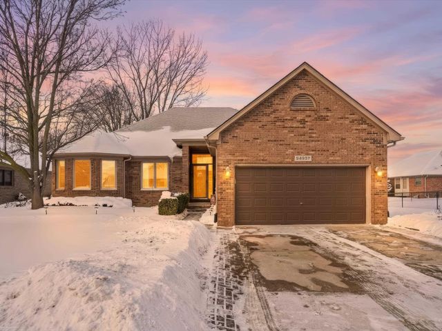 54537 Pine Street, New Baltimore, MI 48047