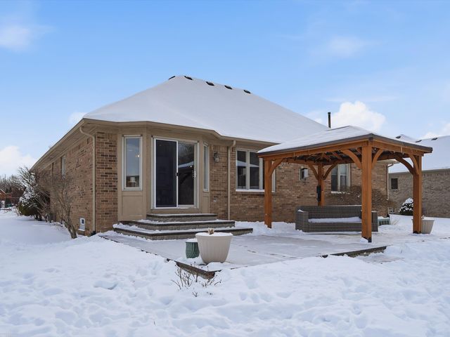 54537 Pine Street, New Baltimore, MI 48047