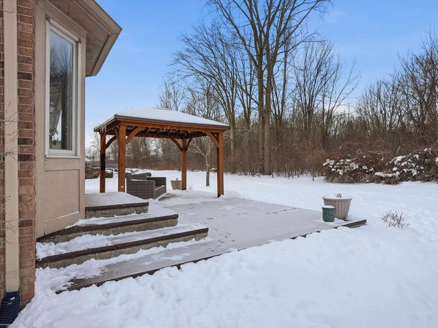 54537 Pine Street, New Baltimore, MI 48047