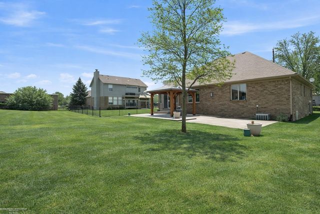 54537 Pine Street, New Baltimore, MI 48047