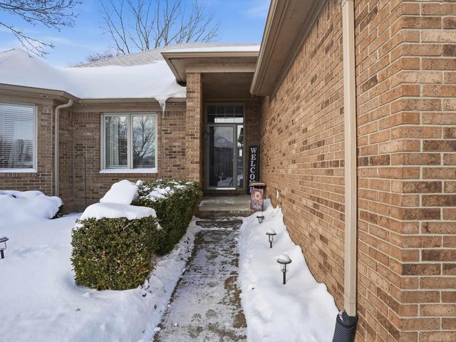 54537 Pine Street, New Baltimore, MI 48047