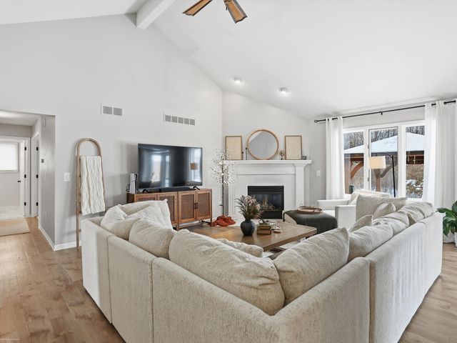 54537 Pine Street, New Baltimore, MI 48047