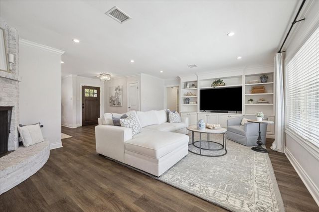 9823 Canoga Lane, Houston, TX 77080