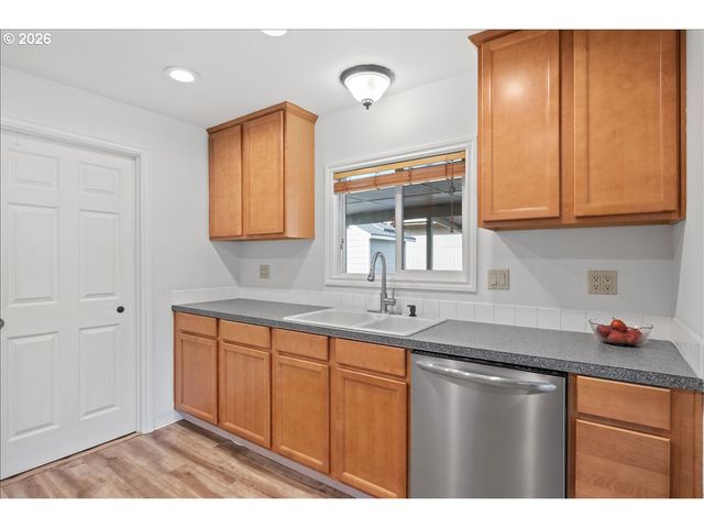 18191 S HIGHWAY 211, Molalla, OR 97038