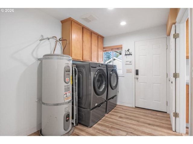 18191 S HIGHWAY 211, Molalla, OR 97038