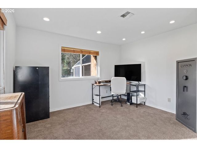 18191 S HIGHWAY 211, Molalla, OR 97038