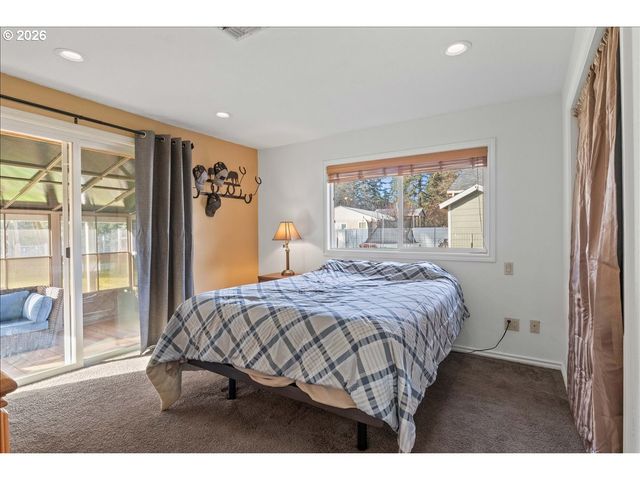 18191 S HIGHWAY 211, Molalla, OR 97038