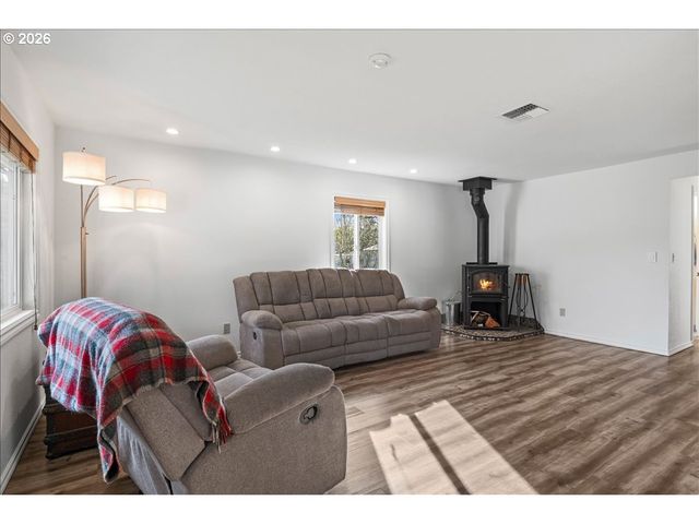 18191 S HIGHWAY 211, Molalla, OR 97038