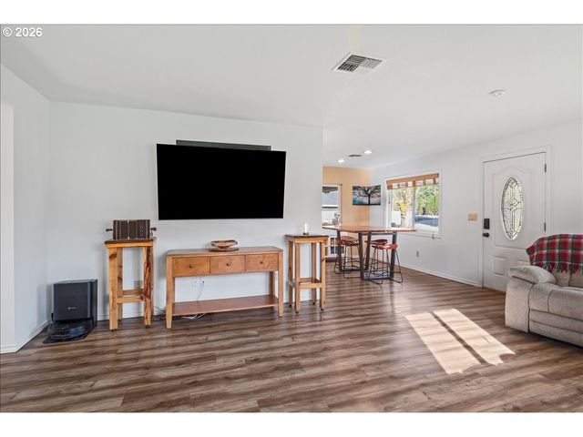 18191 S HIGHWAY 211, Molalla, OR 97038