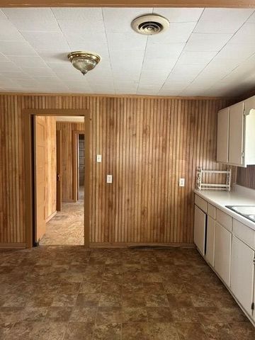 232 Natchez Trace Rd, Camden, TN 38320